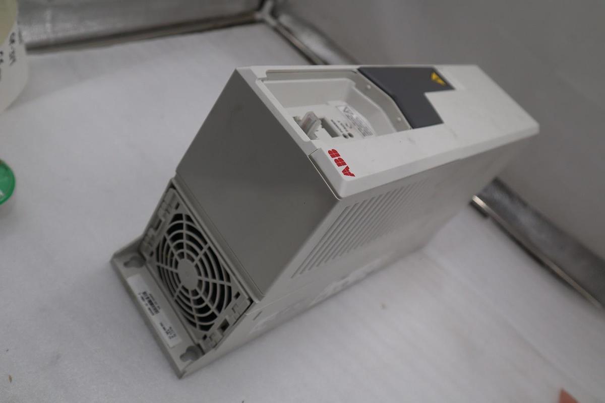 Used ACS580-01-09A0-6 AC DRIVE SERIES GENERAL PURPOSE 3 PHASE 5 HP - STOCK GF-301