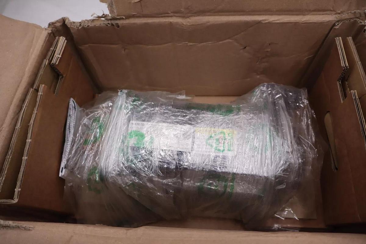 BOSCH REXROTH MSK060C-0300-NN-M1-UP0-NNNN SERVO MOTOR 4900 RPM NEW STOCK 2296-D