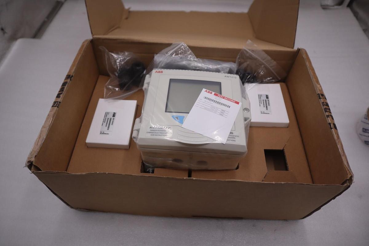 ABB AWT210 AWT210A2C4H1E6-A1-U3-M5 / AWT200062 2 WIRE TRANSMITTER CONTROL #G149A