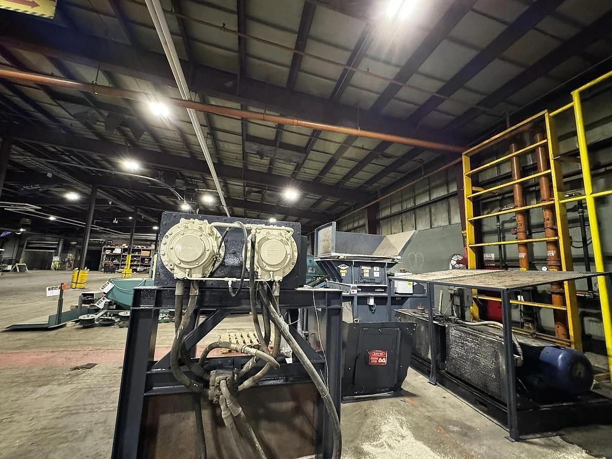 Used SHRED TECH MODEL ST-100 DUAL SHAFT SHREDDER 150HP