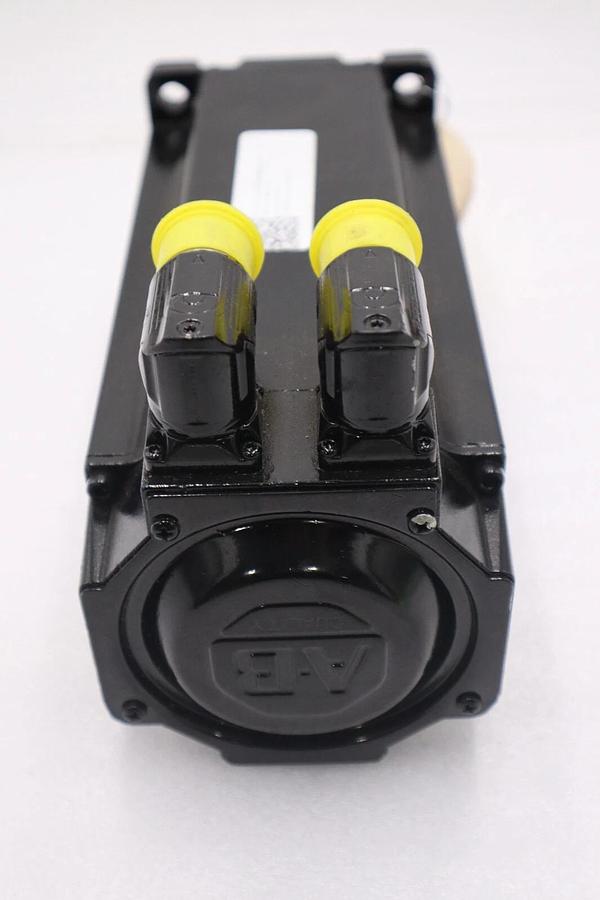 Used NEW ALLEN BRADLEY MPL-B4540F-MJ74AA SERVO MOTOR STOCK M-186
