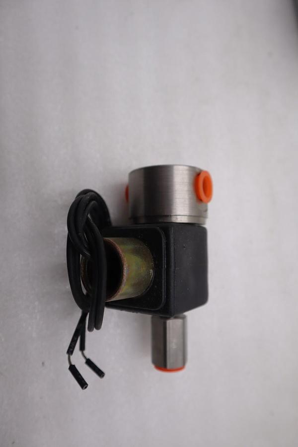 Used NEW IN BOX PARKER 71315SN2GNJ1N0C111P3 SOLENOID VALVE STOCK H531A