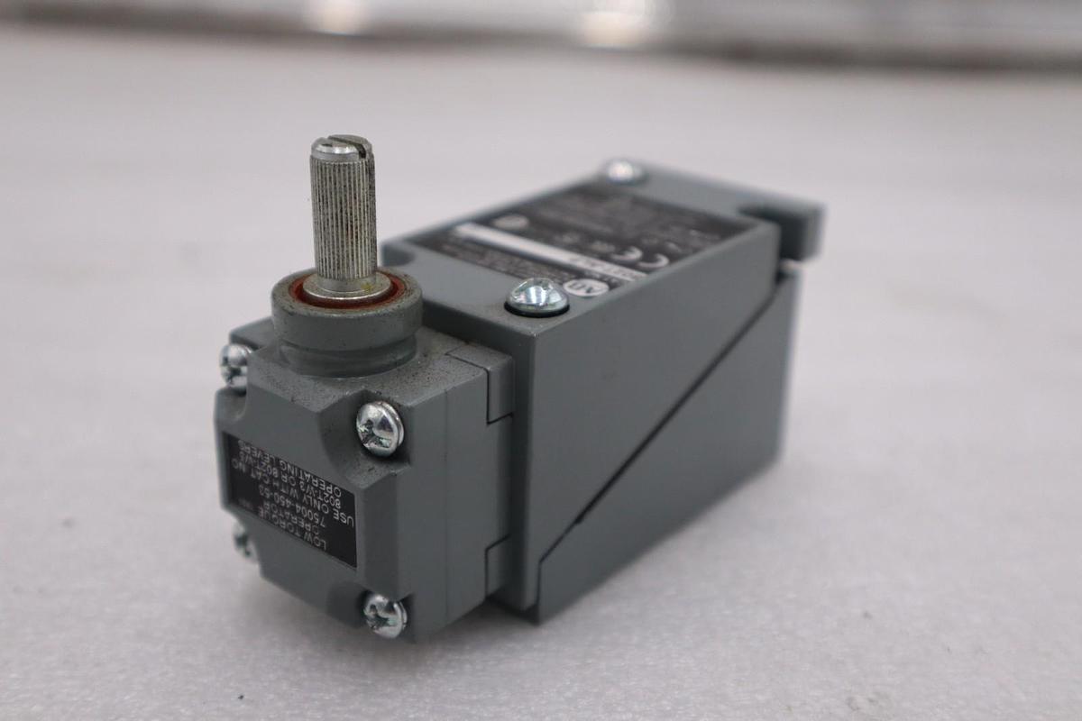 Used NEW OPEN BOX AB ALLEN BRADLEY 802T-ALP LIMIT SWITCH SER.J 802TALP STK K2111CC