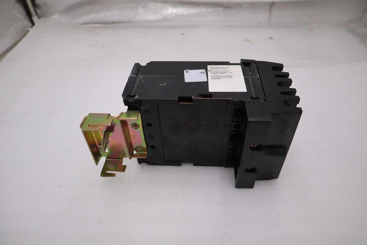 NEW OPEN BOX Square D Circuit Breaker 15A 600VAC - FH36015 STOCK H1238