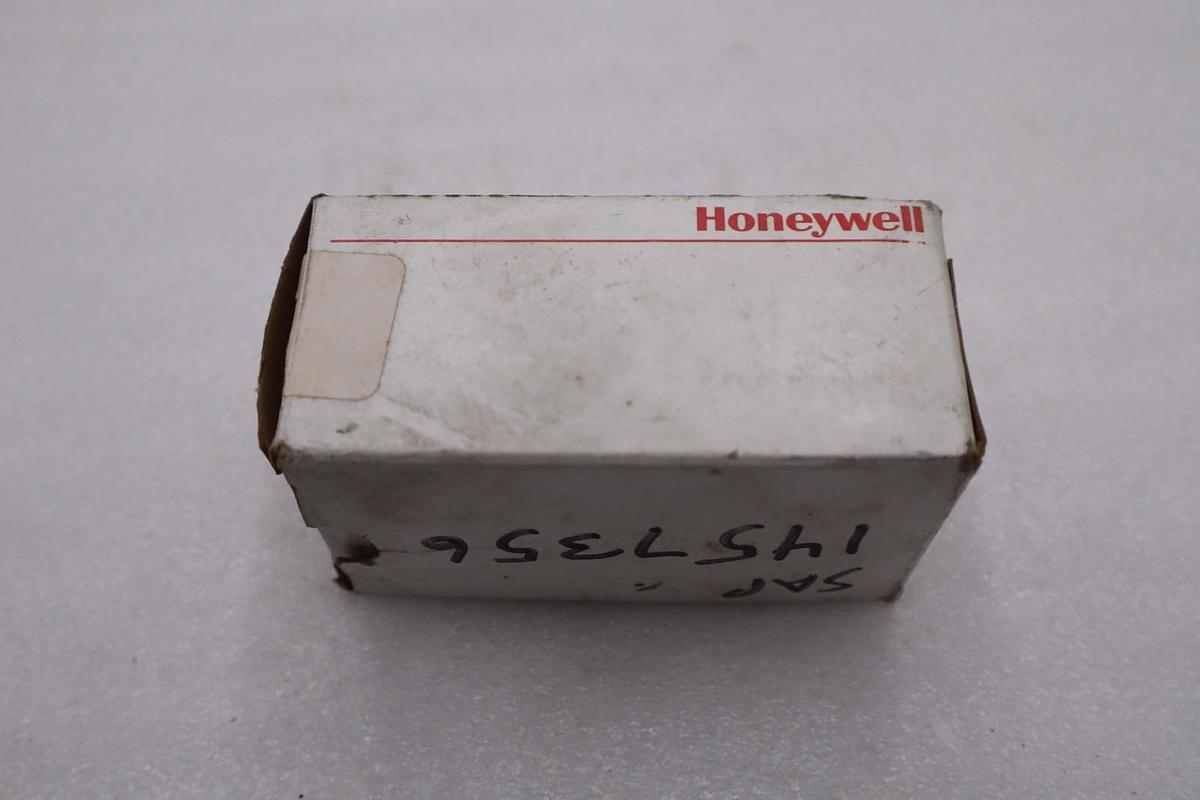 Used NEW OPEN BOX Honeywell 18PA1 Micro Switch Terminal Block STK H915A