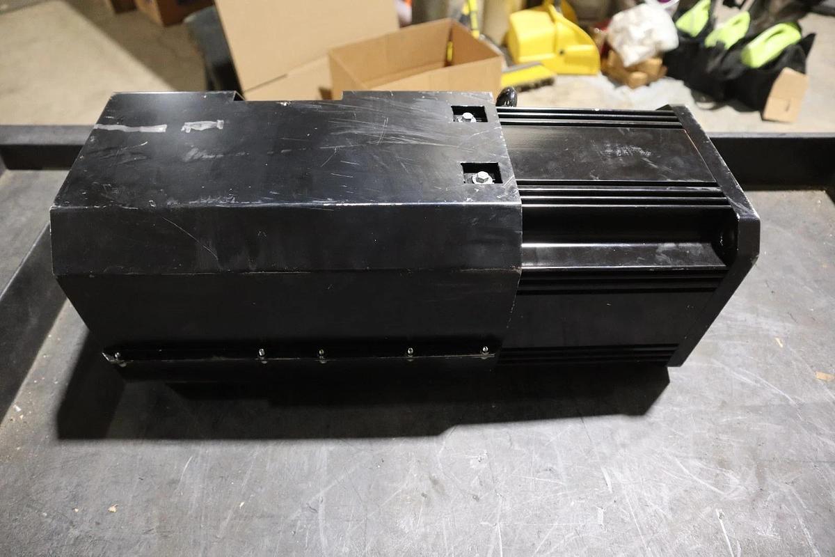 Used Rexroth Indramat 2AD104B-B050B4-CS06-D2N1 Servo Motor STOCK S695