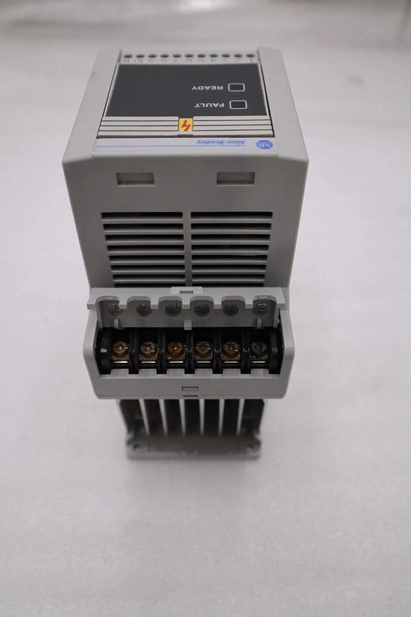 Used ALLEN BRADLEY 160-BA03NPS1 AC 1HP 380-460V-AC 0-240HZ DRIVE #H1256
