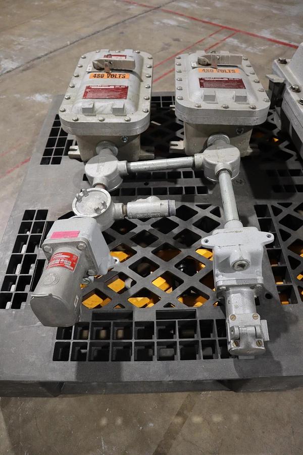 Used ADALET XCE-061305-N4 EXPLOSION PROOF ENCLOSED SWITCH/ CESD3034 RECEPTACLE #W-76