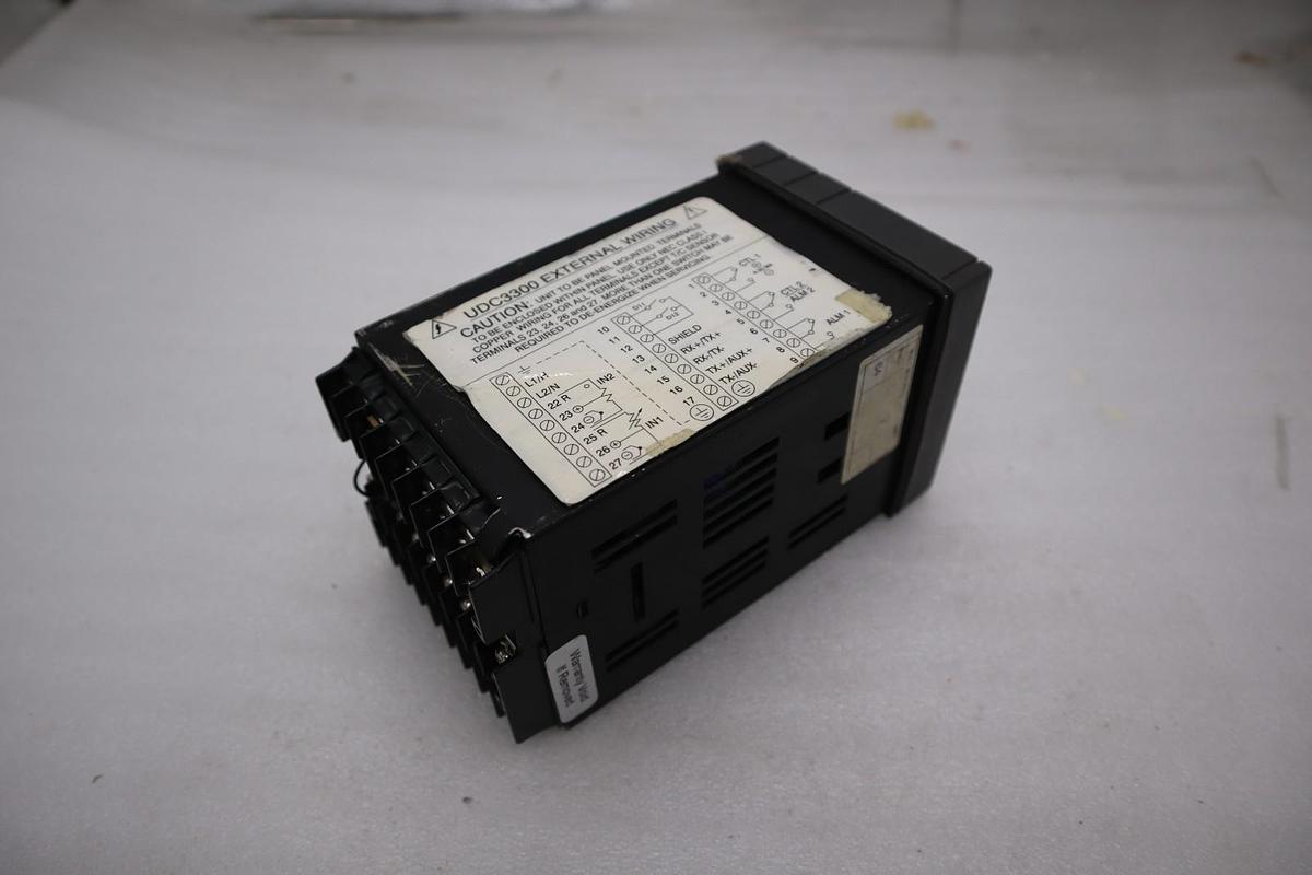 Used HONEYWELL UDC3300 DC330B-KE-003-10-000000-00-0 TEMPERATURE CONTROLLER #H548A