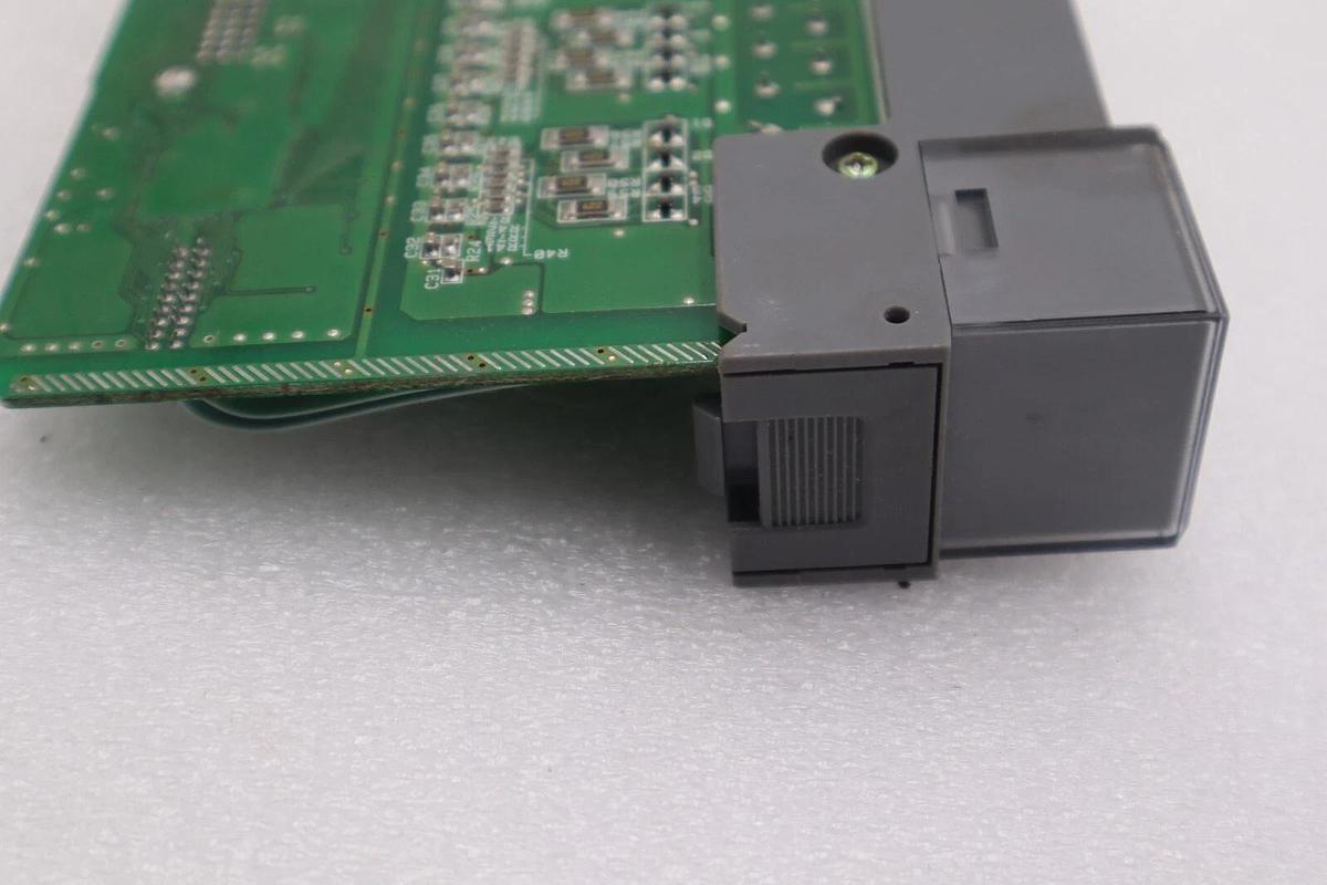 Used Allen-Bradley SLC500 1746-0B16E Output Module SER B Output Voltage 10-30 #K-984A