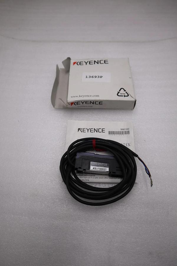 NEW OPEN BOX Keyence FS-V21RP Fiber Optic Sensor Amplifier STK H1545A