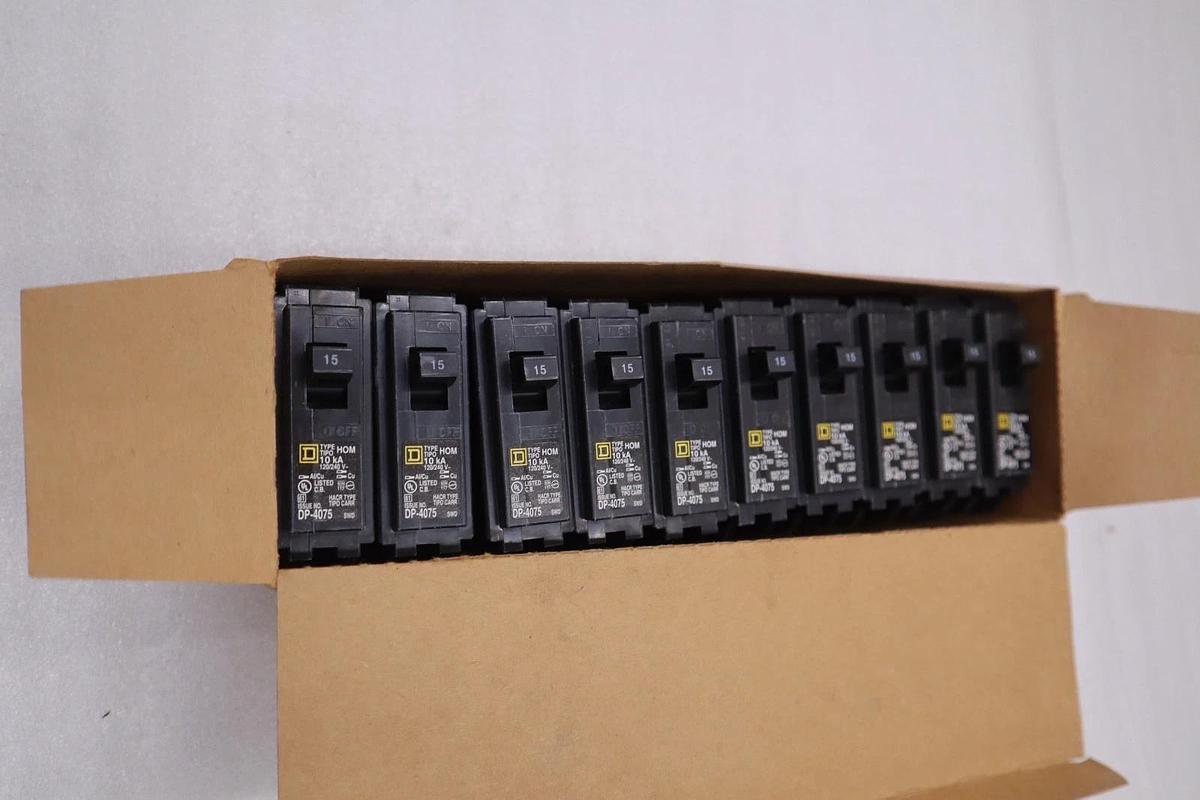 Used BOX OF 10 - SQUARE D HOM115 15 Amp Single-Pole Circuit Breaker - STOCK GF144A
