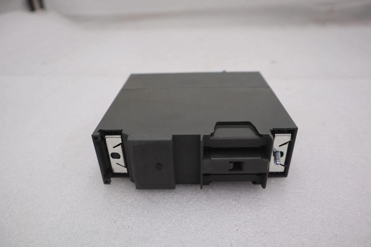 Used Siemens 6ES7 322-1BL00-0AA0 Simatic S7 Output Module STOCK K-3506
