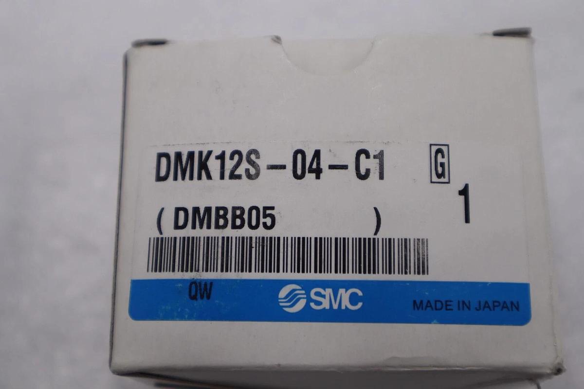 NEW OPEN BOX SMC DMK12S-04-C1 Multi-Connector STOCK B-1598