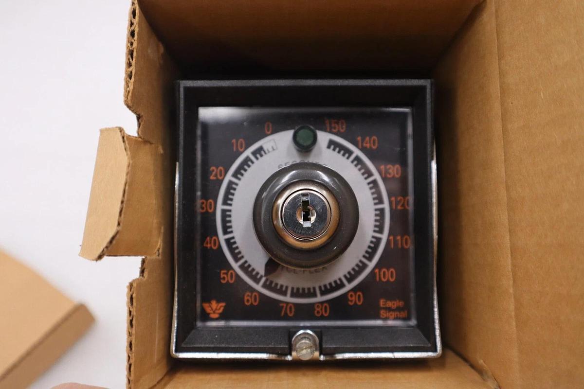 EAGLE SIGNAL HP52A60107 TIMER NEW IN BOX STOCK G32A