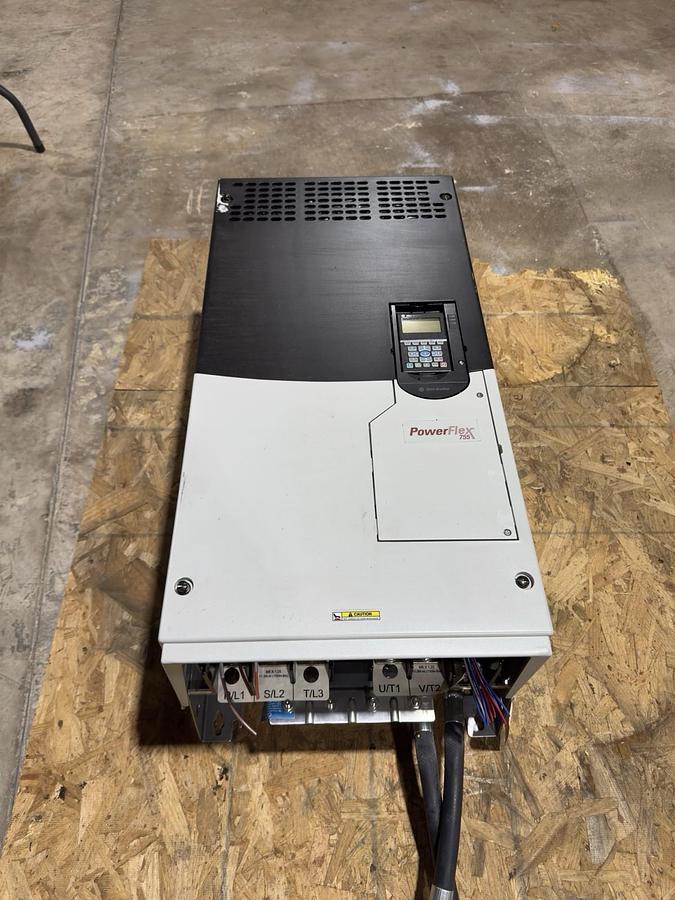 Used ALLEN BRADLEY 20GWANC415AN6VNHN8-RW AC DRIVE LIQUID COOLED 3 PHASE OUTPUT #S682