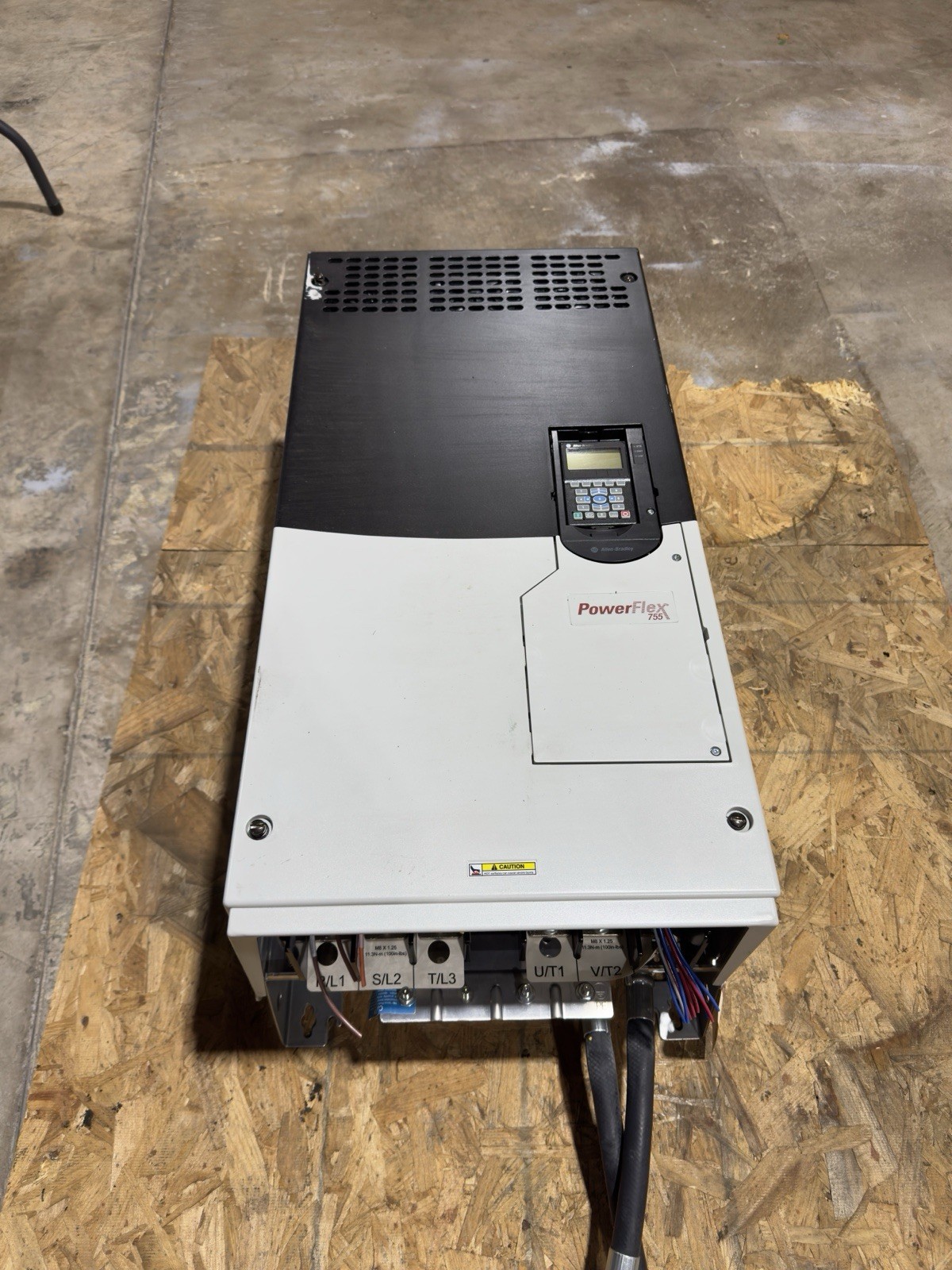 Used ALLEN BRADLEY 20GWANC415AN6VNHN8-RW AC DRIVE LIQUID COOLED 3 PHASE OUTPUT #S682