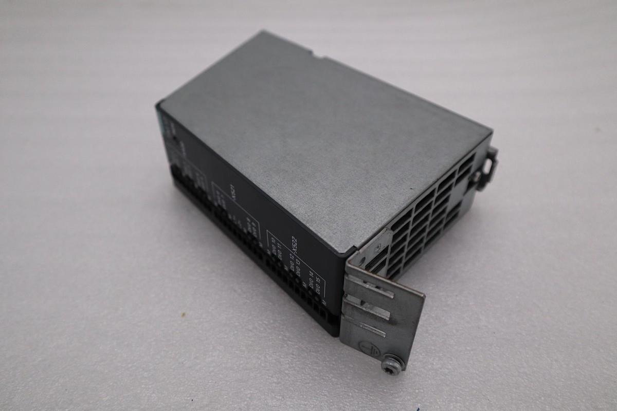 Used Siemens 6SL3055-0AA00-3HA0 TM17 Terminal Module 16x DI/O 24VDC 0.5A STK H880A