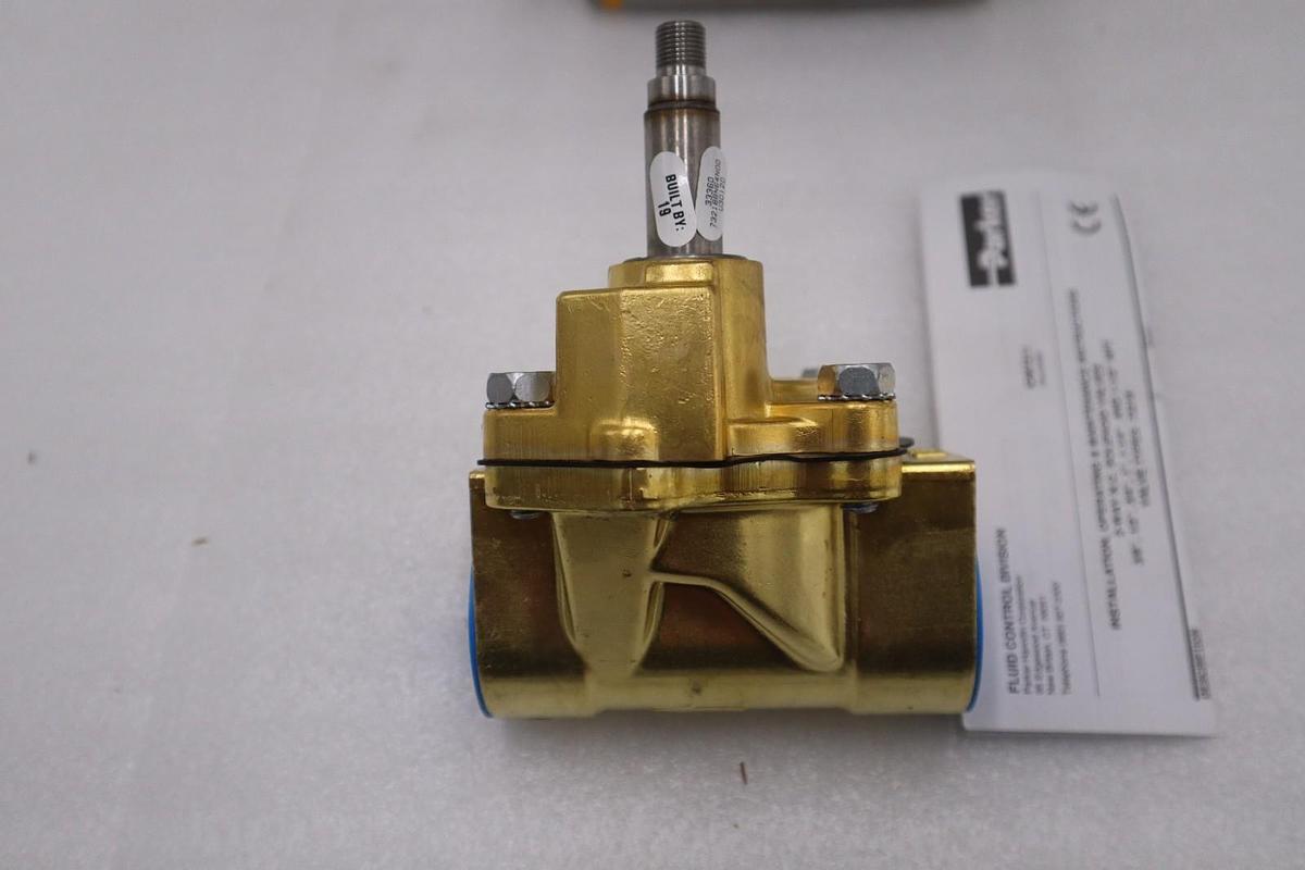 Used NEW OPEN BOX Parker 73218BN64N00 Valve STOCK GF428A