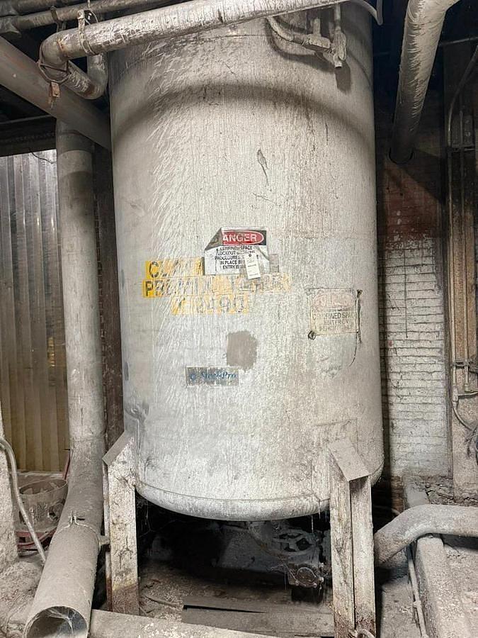 Used 2,300 GALLON STEEL PRO JACKETED STAINLESS STEEL TANK 11' TALL 6' DIAMETER