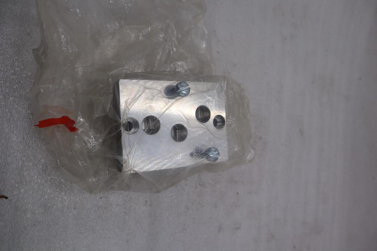 Used Versa M-350-A-42L Pneumatic Valve Subplate Assembly STOCK K-3579