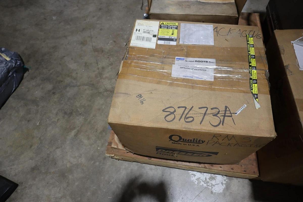 Used 865-106-020 DRESSER ROOTS Rotary Lobe Blower NEW IN BOX STOCK S-709