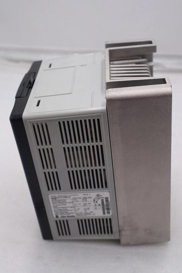 Used 20AD8P0A3AYNANC0 ALLEN BRADLEY POWERFLEX 70 5HP AC DRIVE 480 VOLT STOCK 3298