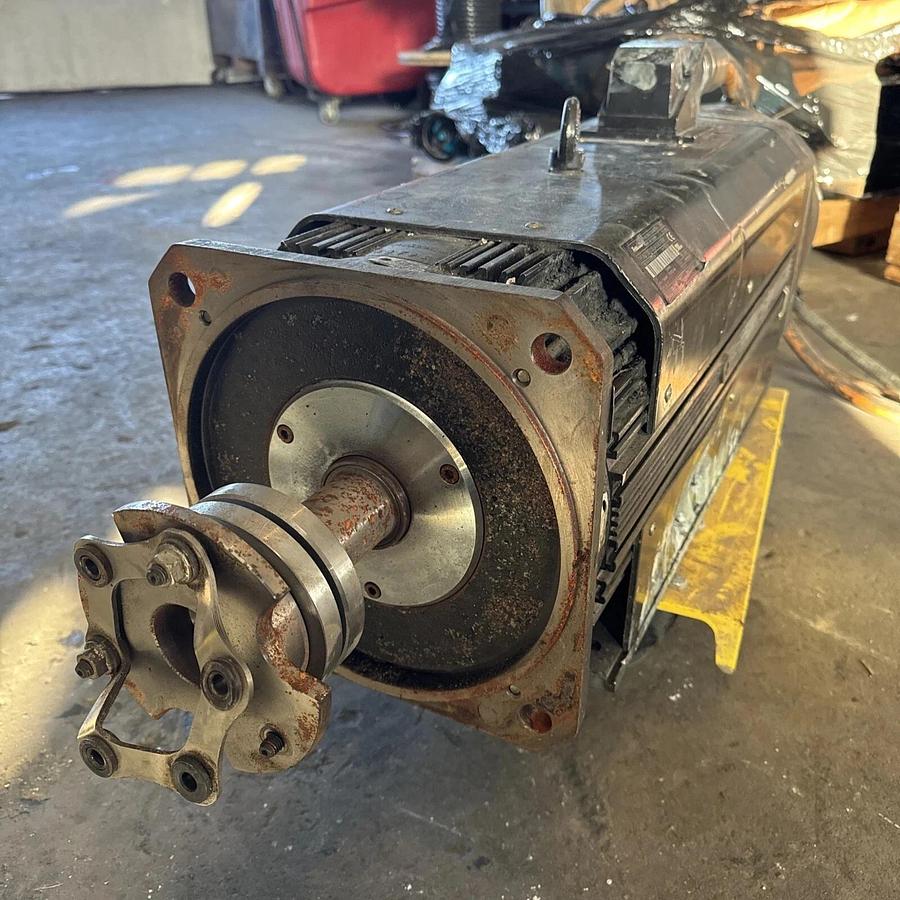 Used Rexroth R911309391 Servo Induction Motor MAD130D-0100-SA-S0-BQ1-35-N1 #HP109