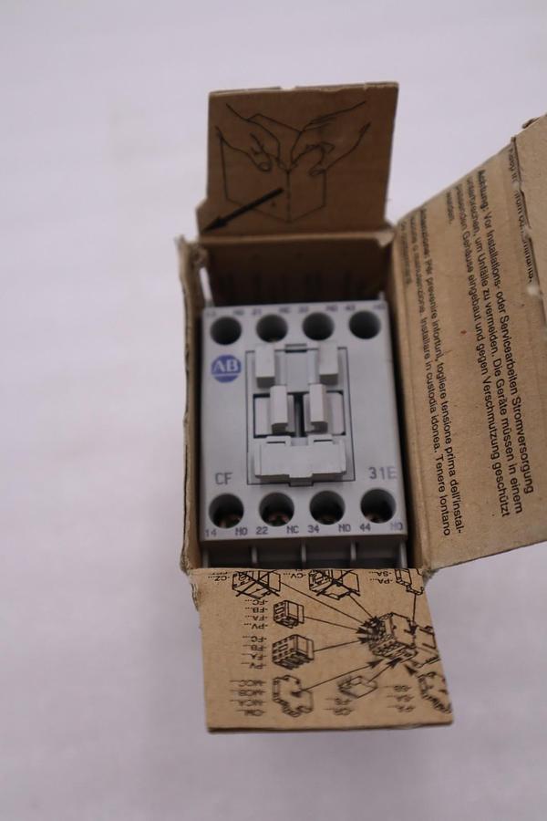NEW ALLEN BRADLEY 700-CF310ZJ SER. A 24VDC 20A CONTACTOR AUXILIAR STOCK H681A