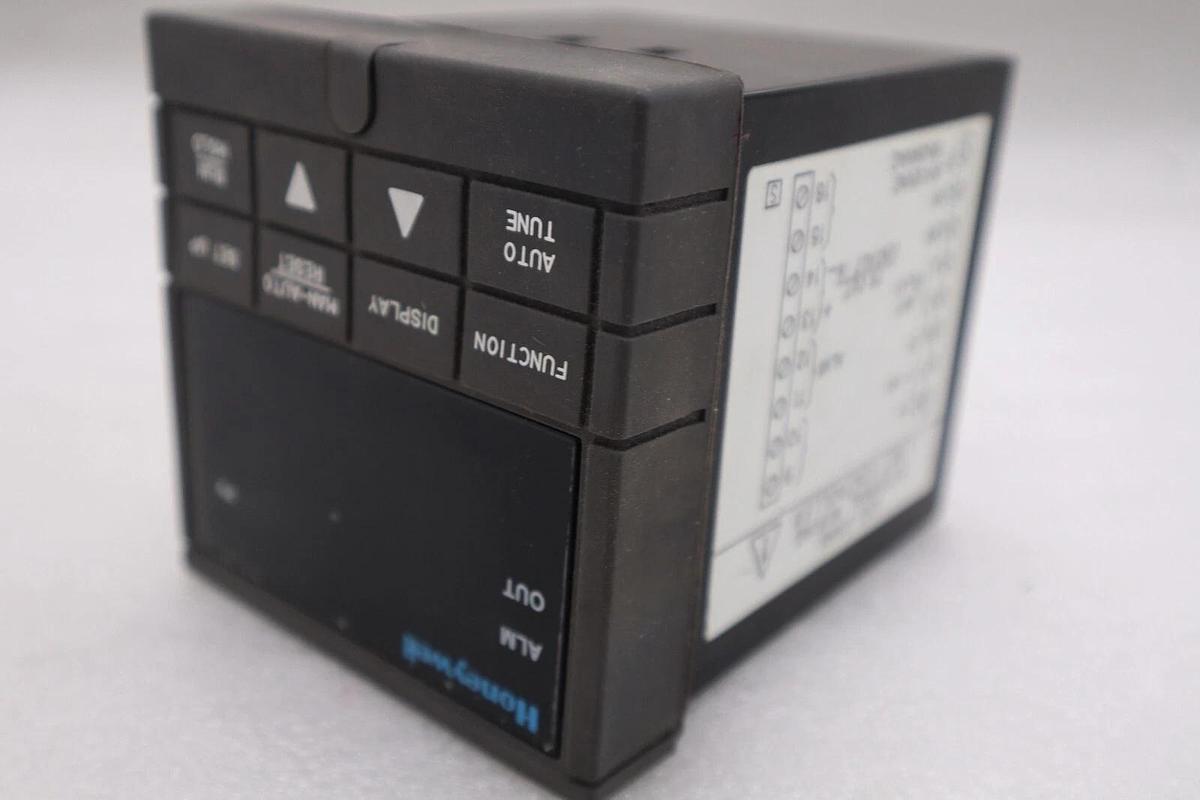 Used HONEYWELL CONTROLLER DC200H-0-000-1C0000-0 STOCK K-604-A