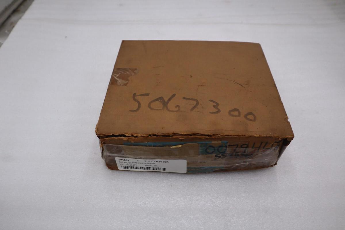 Used NEW OPEN BOX Ashcroft 61 S Series 0-15 PSIG Pressure Switch Gauge STOCK G293A