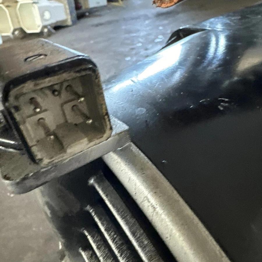 Used Rexroth R911309391 Servo Induction Motor MAD130D-0100-SA-S0-BQ1-35-N1 #HP135