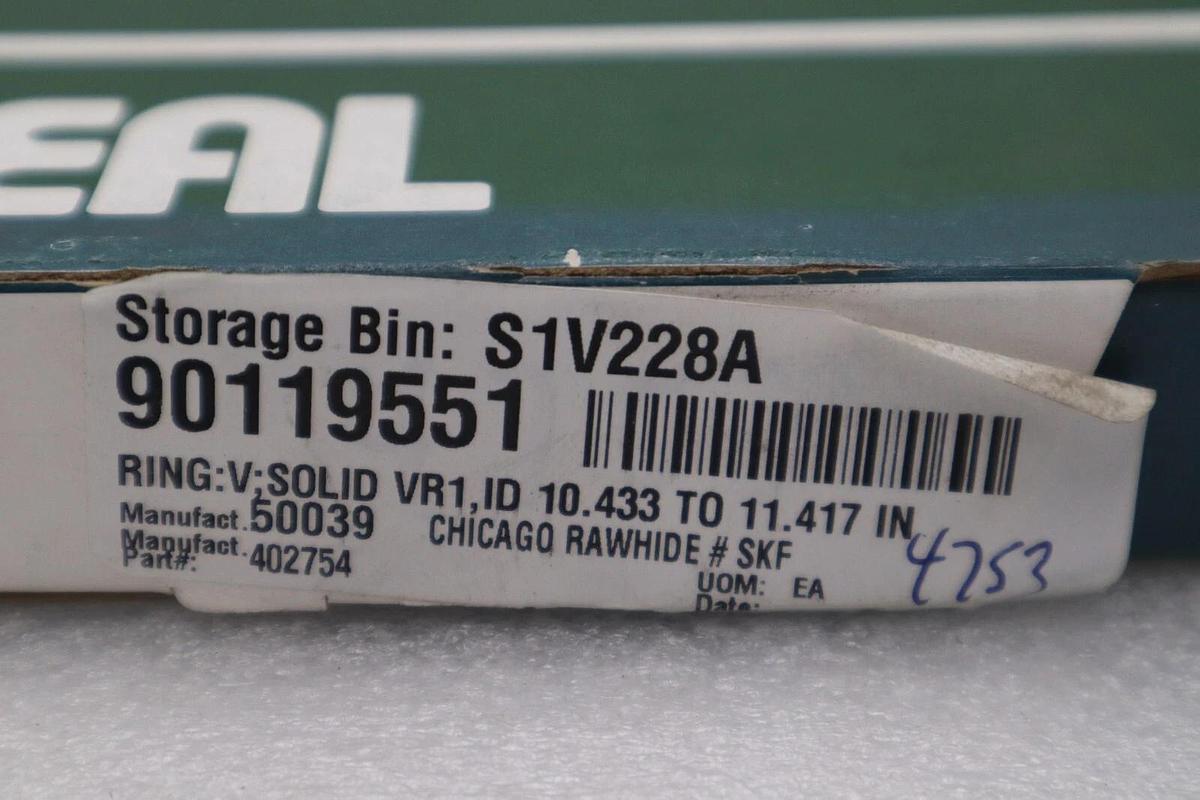 Used 402754 CR SEALS CHICAGO RAWHIDE OIL SEAL NEW IN BOX (4 AVAILABLE) STOCK 5558A