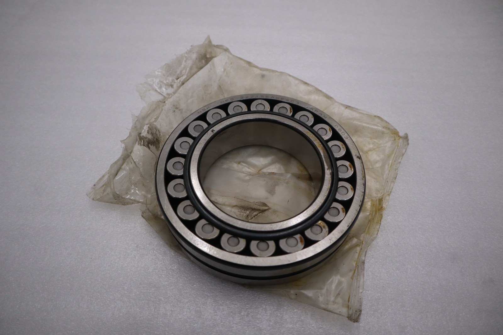 NEW IN BOX NSK Bearing 22215EAKE4C3 STOCK H1655A