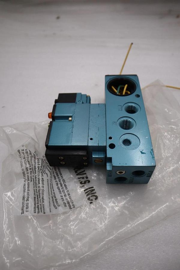 Used MAC 82A-AC-CKA-TM-DAA2-2DA-9 SOLENOID VALVE 82 SERIES 4-WAY STOCK H1459