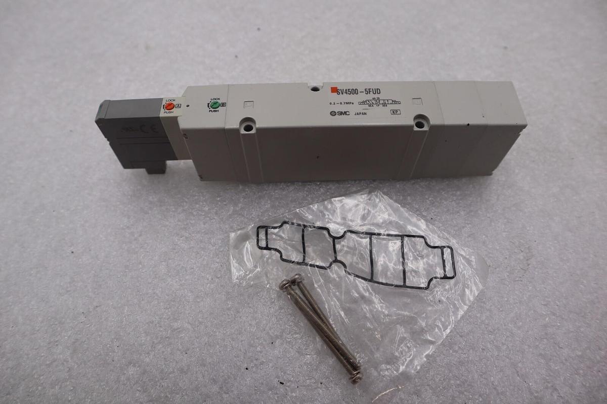 Used NEW OPEN BOX SMC SV4500-5FUD Double Solenoid Valve STOCK K-2473
