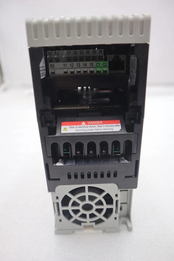 Allen-Bradley 25A-D2P3N114 PowerFlex 523 0.75KW 1HP Drive 25AD2P3N114 NEW 2081-A