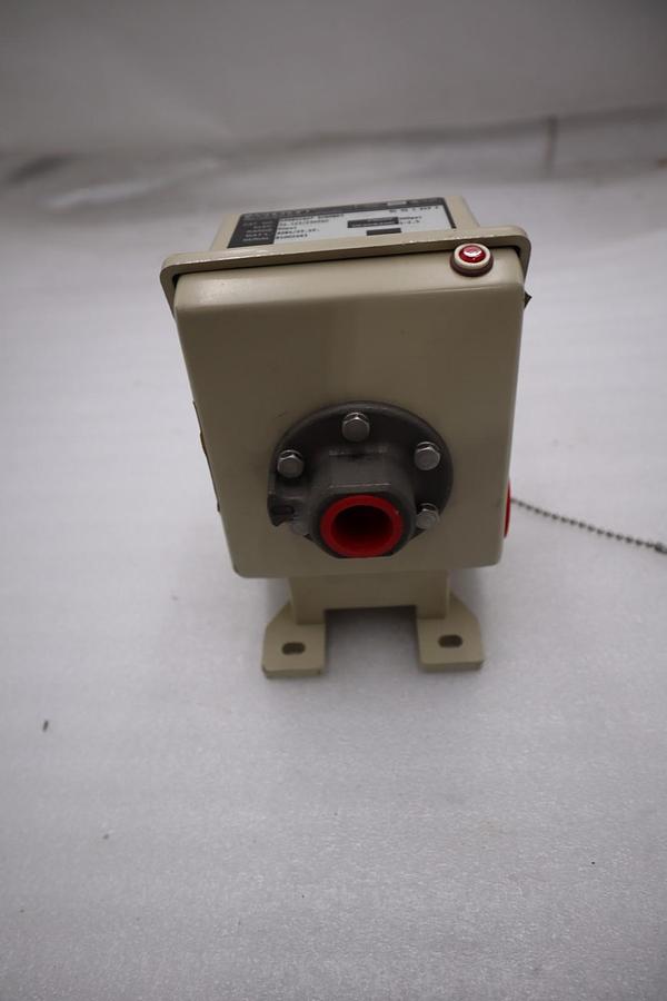 Used NEW ASHCROFT LPSN4PB07 XCHFMK3 Pressure Switch 15psi 125/250VAC STOCK H1366