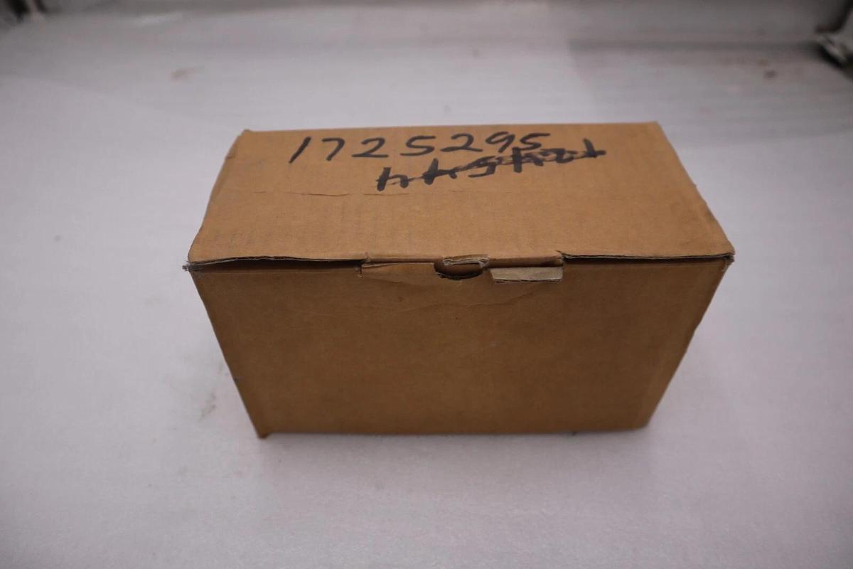 Used Kromschroder VAS115R/NQSR  GAS SOLENOID VALVE 88000100 NEW IN BOX STOCK H72A