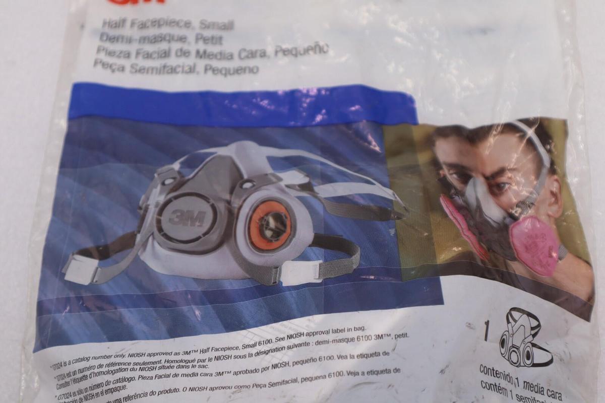 Used 3M 6100/07024 HALF FACEPIECE RESPIRATOR SMALL NEW OPEN BOX STOCK #2876