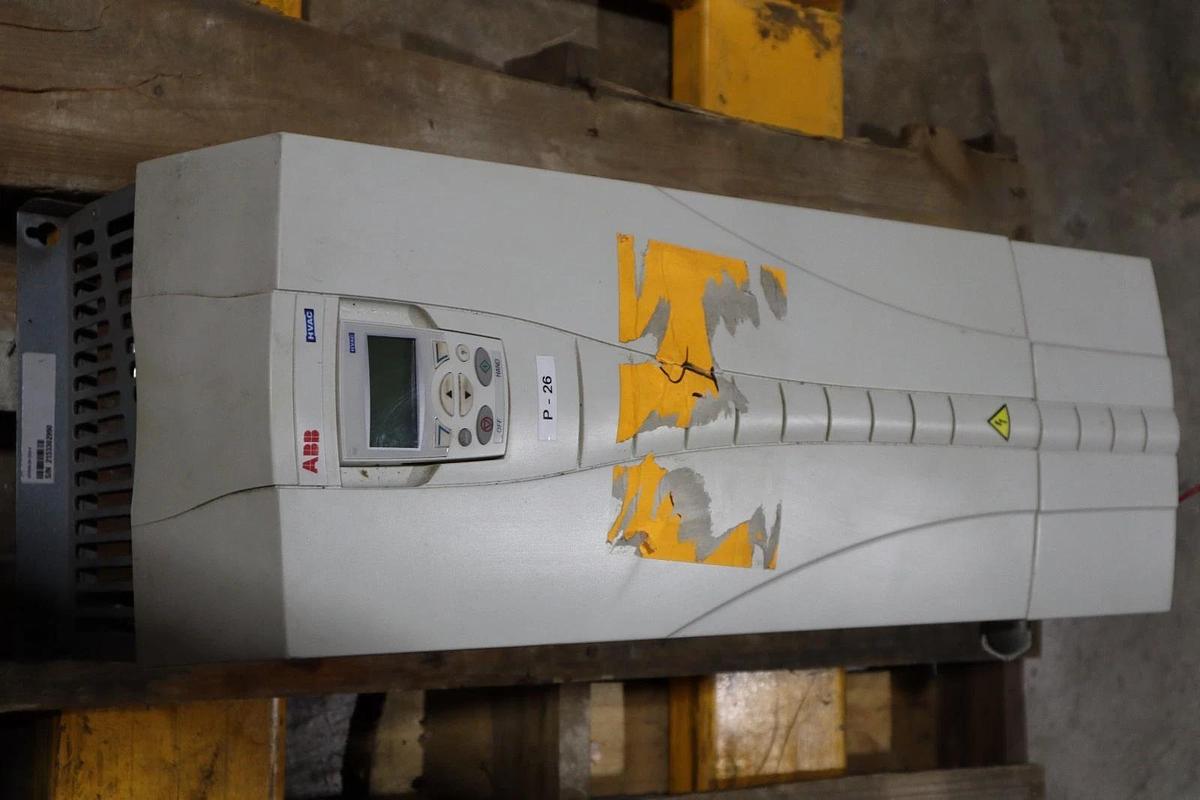Used ABB ACH550-UH-125A-4 AC DRIVE 550 SERIES 3 PHASE 380-480 V AC STOCK HP142