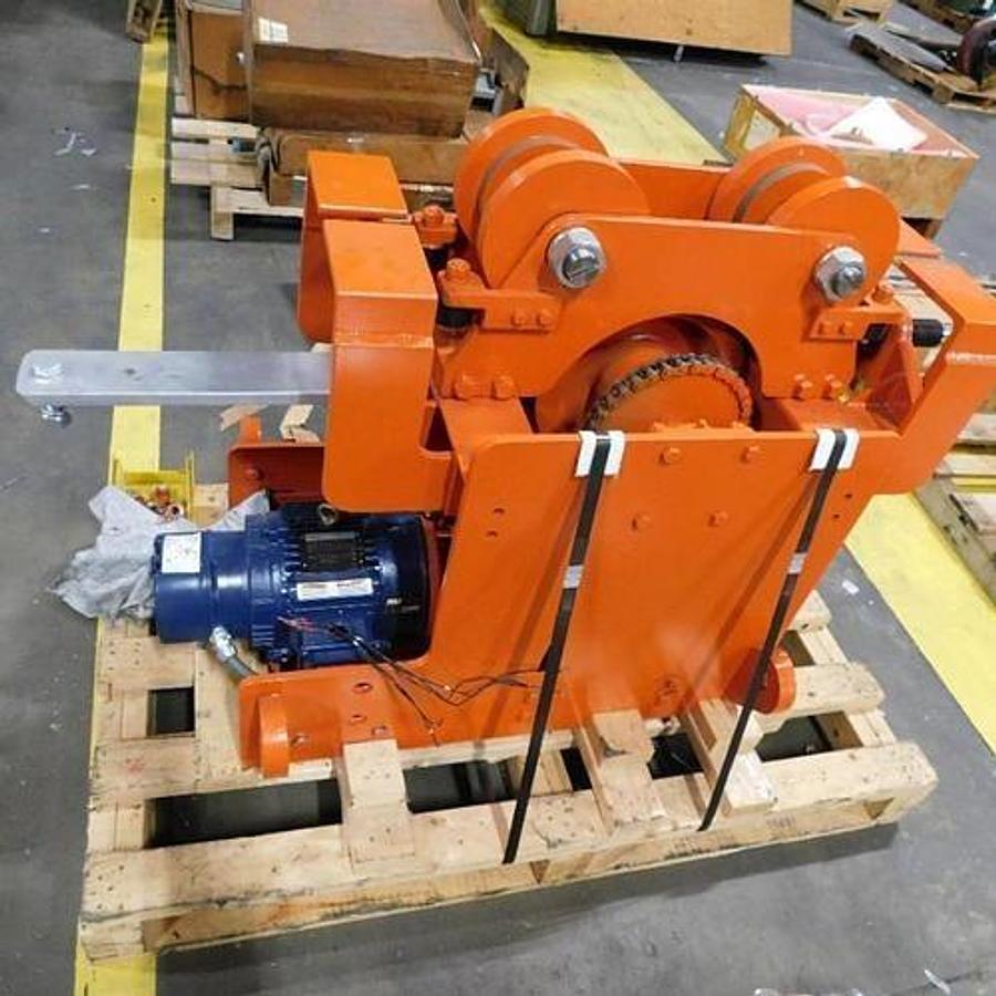 Used SATURN EXTRA HEAVY-DUTY T-200 TRACTOR DRIVE 30,000 LB. CAPACITY 150 FPM