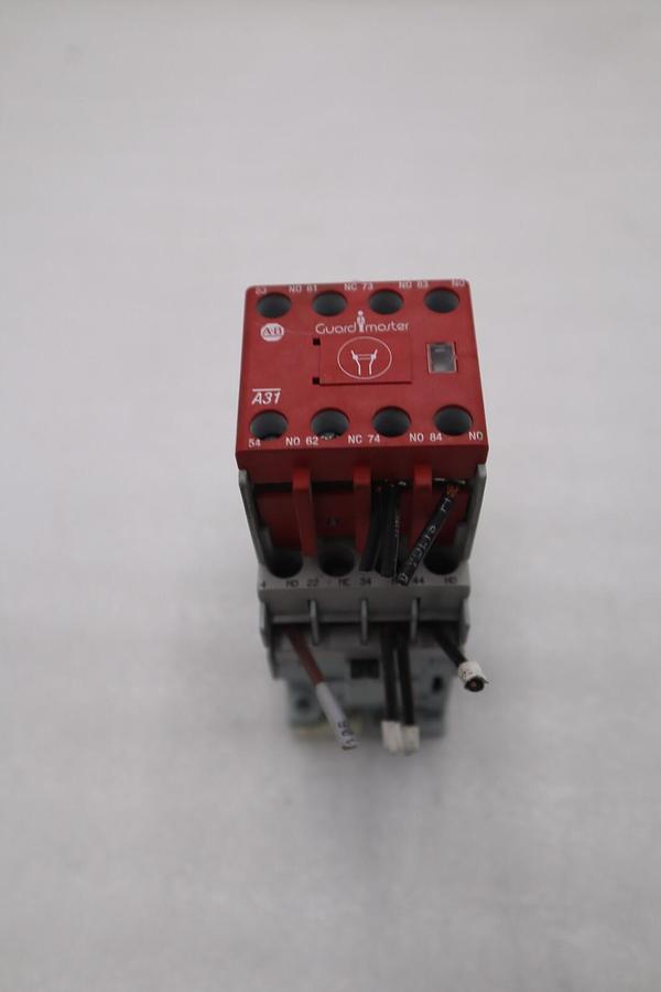 Used Allen-Bradley 700S-CF620DC/ 700-CF310* 100S-F Safety Control Relay #K-1227A