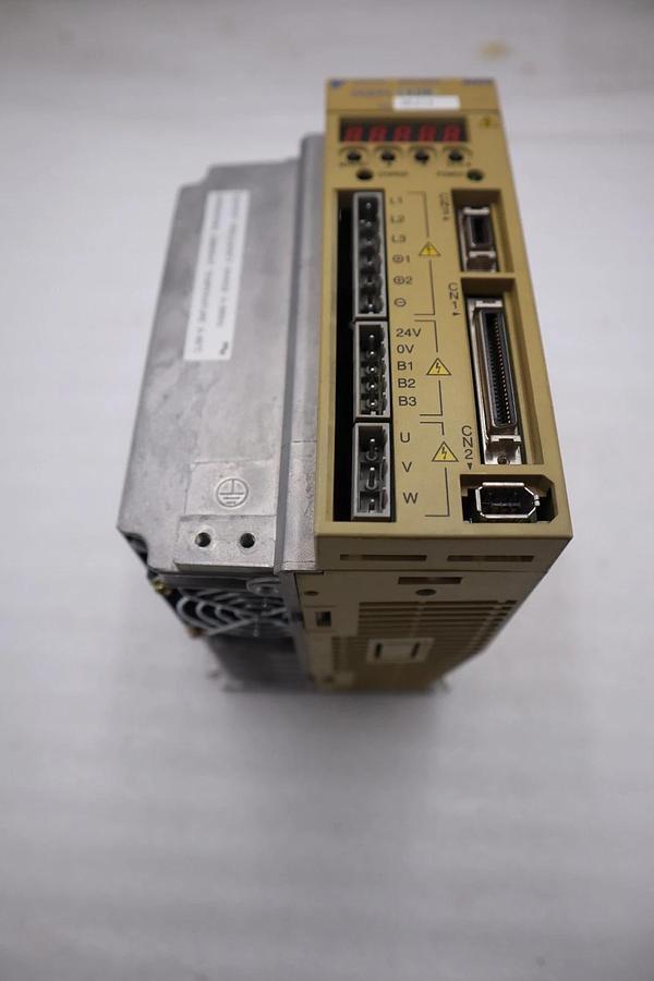 Used YASKAWA ELECTRIC SGDH-15DE 380-480V 4.8A NSNP STOCK H1136