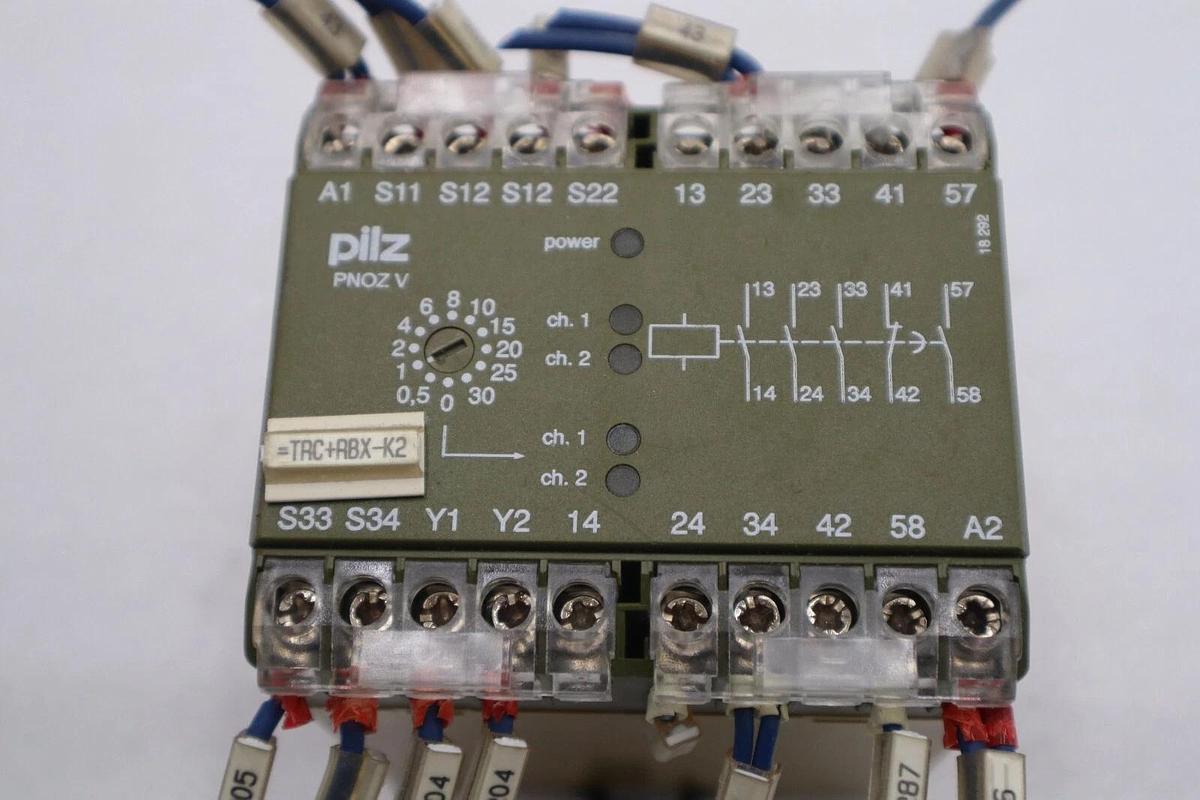 Used PILZ SAFETY RELAY 474790 PNOZ V 30S 24 V DC  PNOZV30S24VDC STOCK L-453C