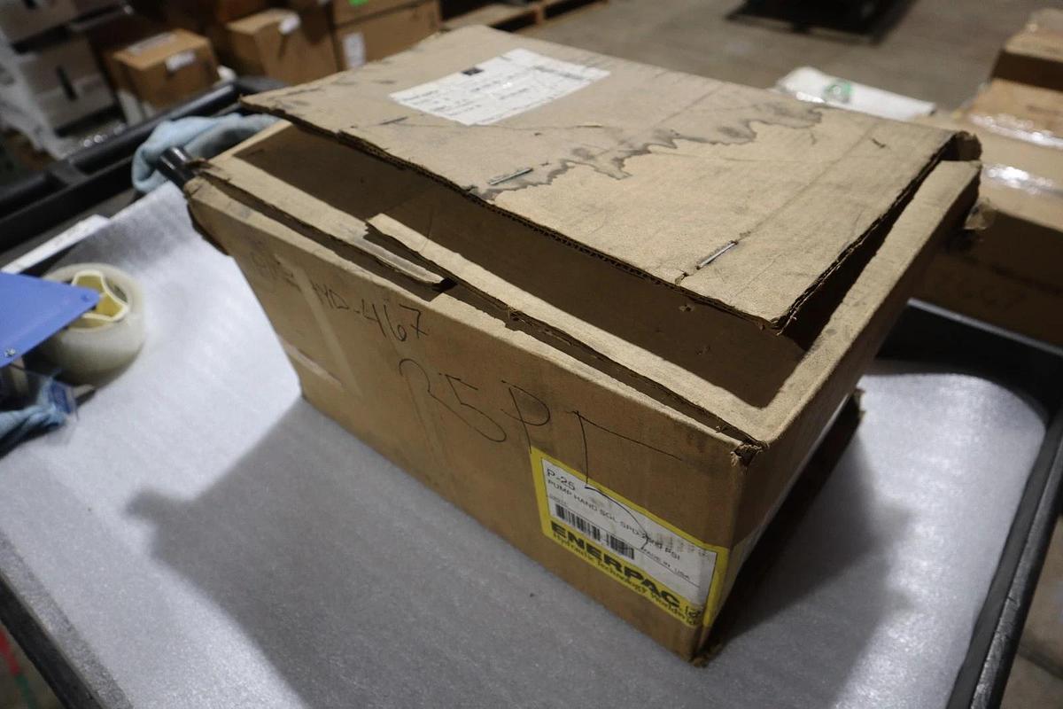 Used ENERPAC P25 Hand Pump 1 Speed 2,500 psi 200 cu - STOCK SGF65