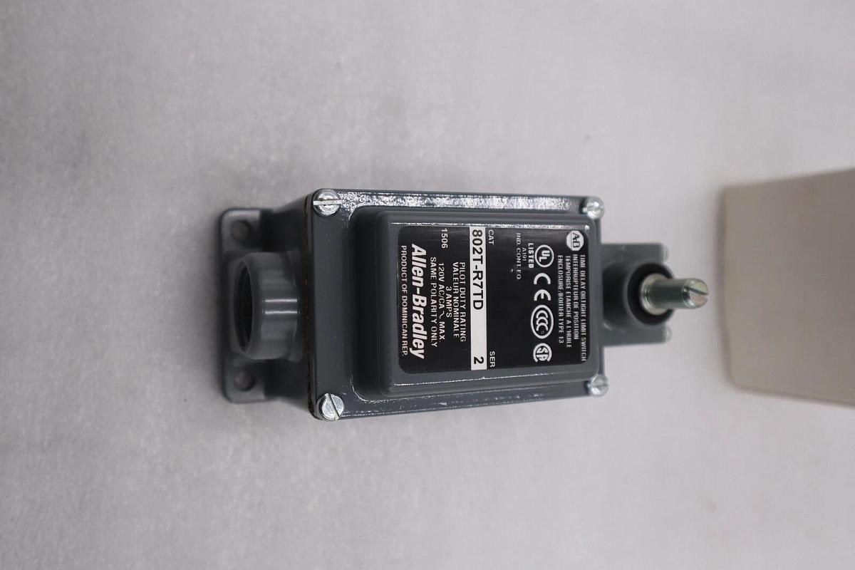 Used ALLEN BRADLEY 802T-R7TD SER. 2 120VAC 3A NEW WITH BOX STOCK G616A