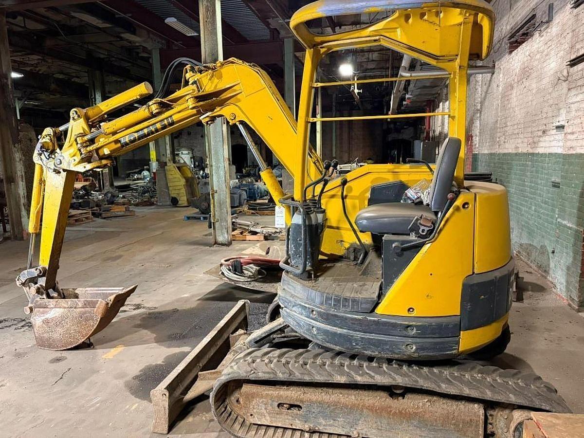 Used 2.6 TON CAPACITY KOMATSU PC28UU MINI EXCAVATOR