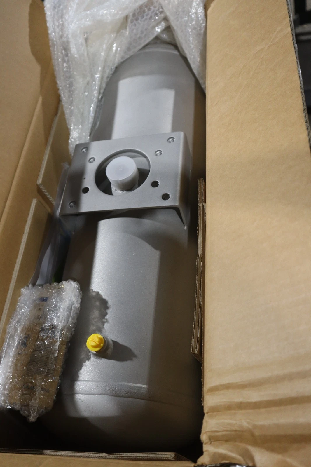 Used NEW SMC ASME/CRN AIR TANK, 20L SS PT THREAD P/N: VBAT20S1-EV-X105 STOCK S-716