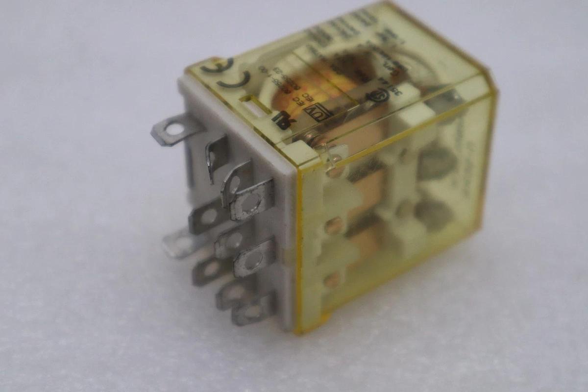 LOT OF 4 -- NEW OPEN BOX  IDEC RH4B-U Power Relay 220VAC STK H1528A